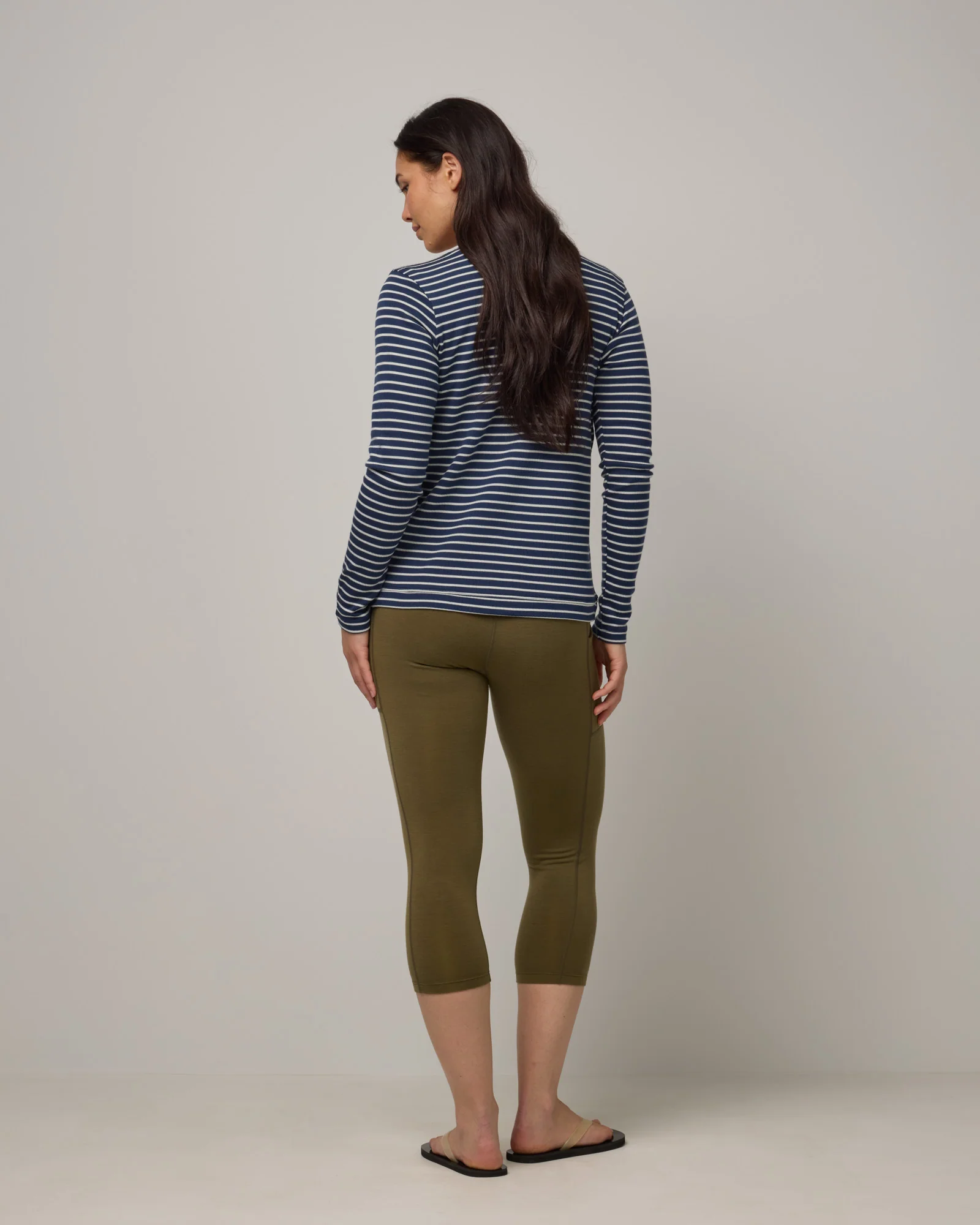 Summit Pocket Crop Legging - Image 3